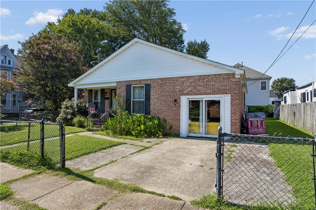 909 Fauquier ST
