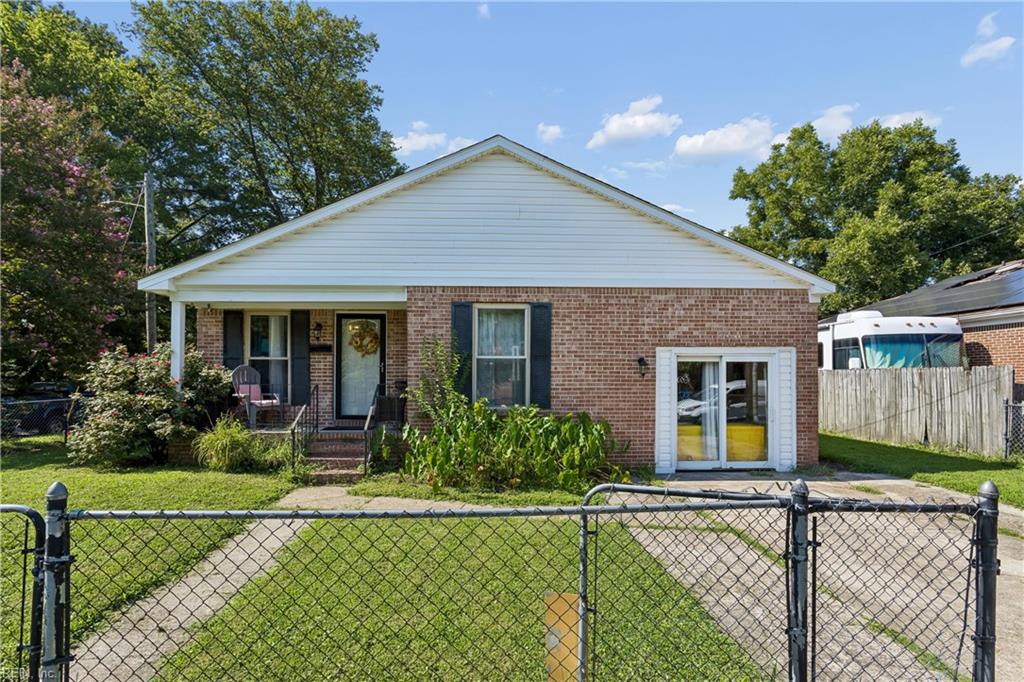 909 Fauquier ST