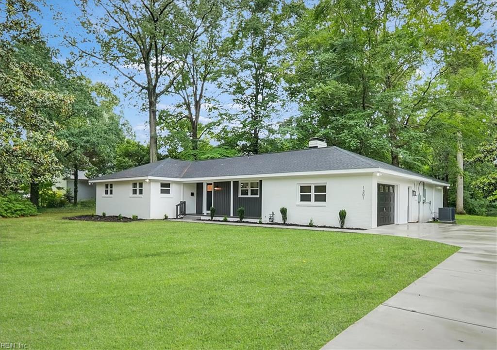 1301 Lakeside RD