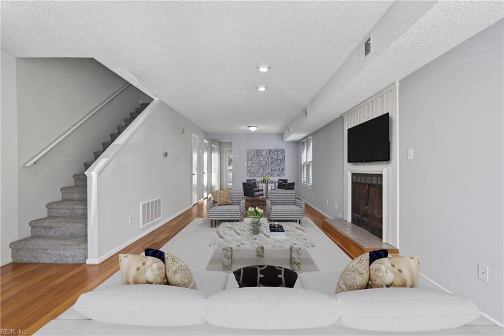 3724 Chesterfield AVE