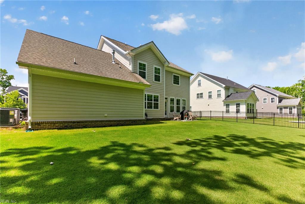 2908 Bluegrass LN