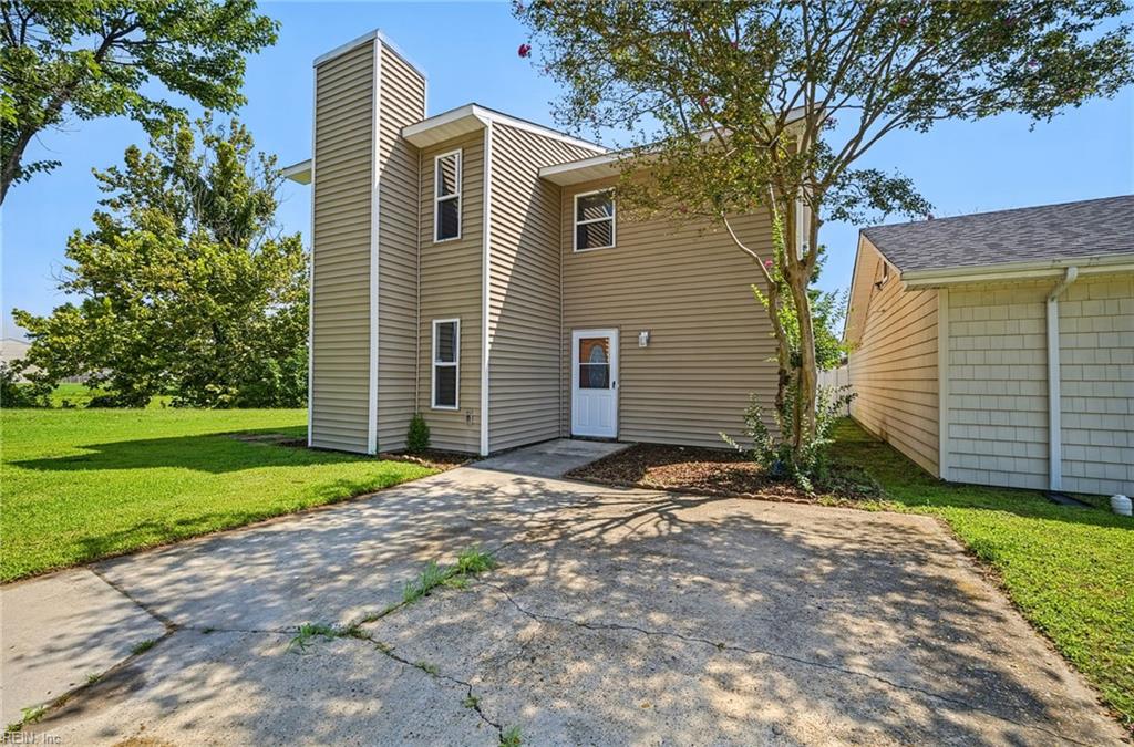 3819 Peachtree LN