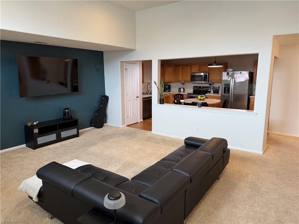 823 Mission AVE