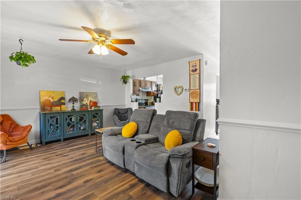 1101 Netherland CT