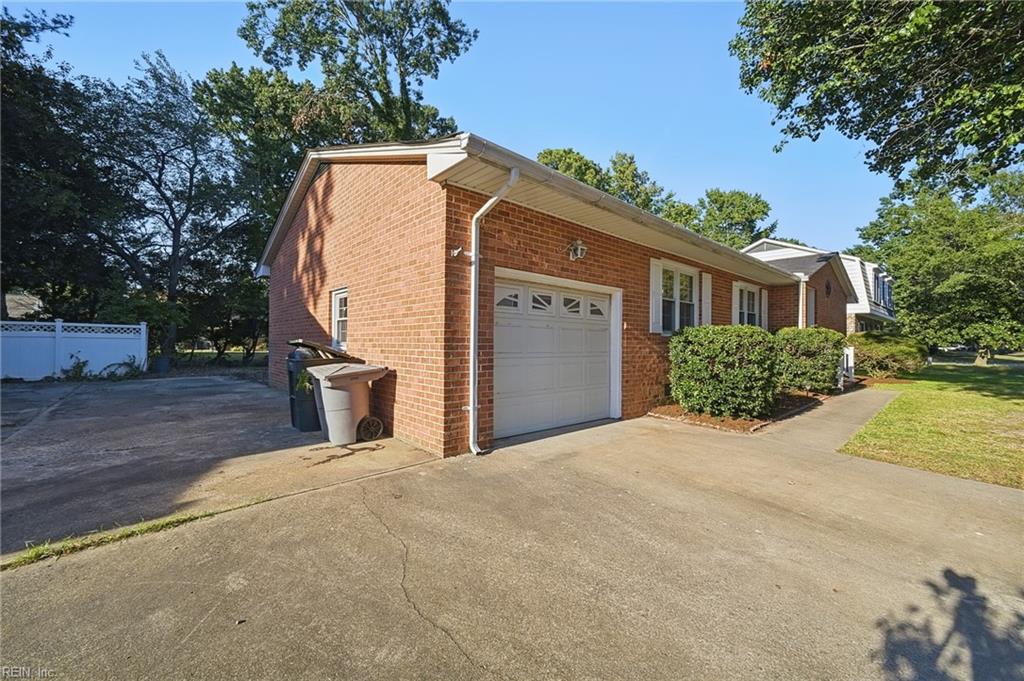 1057 Clipper DR