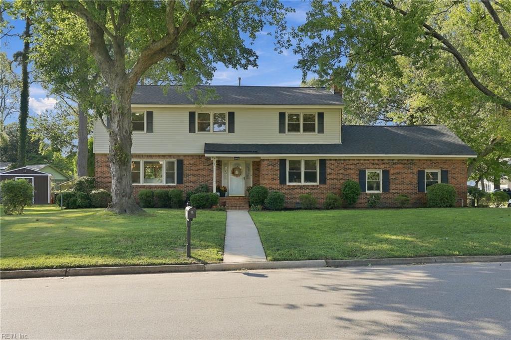 957 Edwin DR