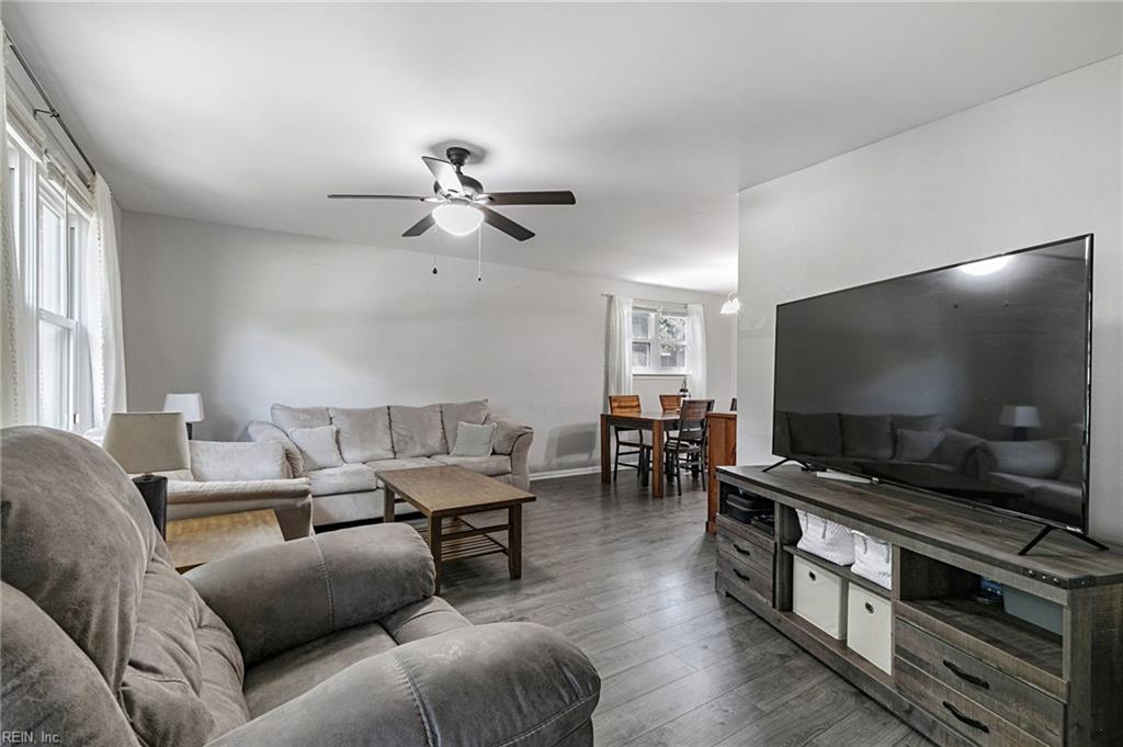 449 Dauphin LN