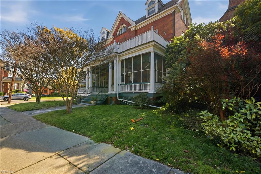 324 Colonial AVE
