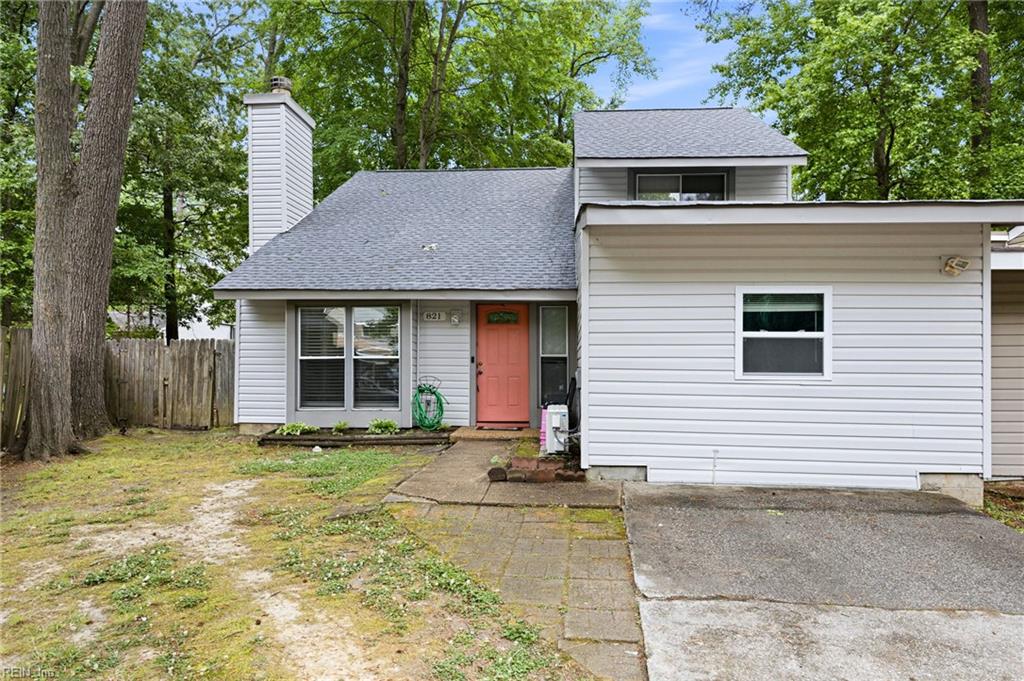 821 Pine Tree CT