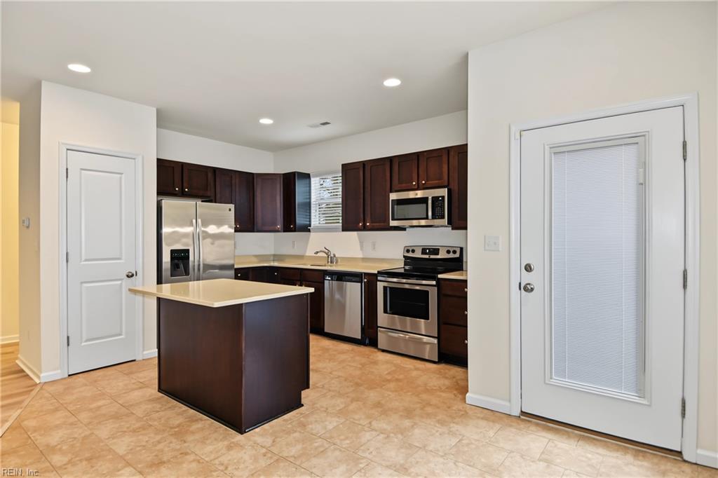 820 Stacey PL