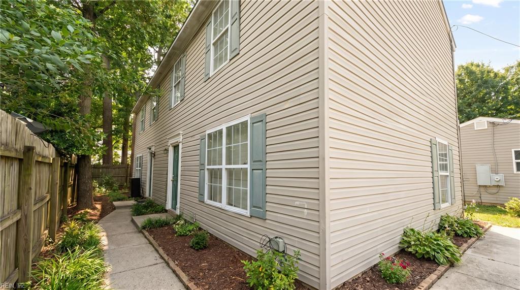 739 S Rosemont RD