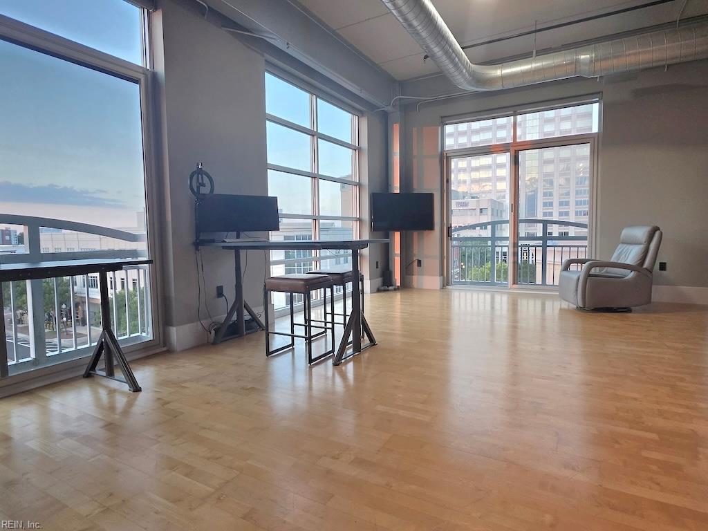 221 Market ST 439