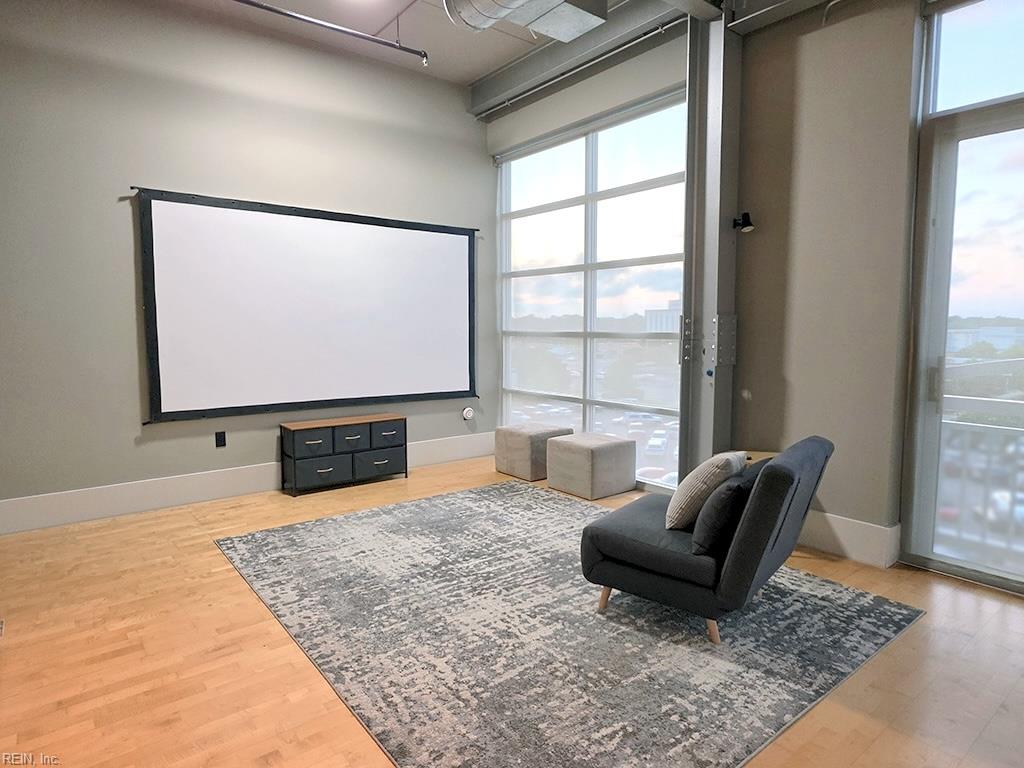 221 Market ST 439