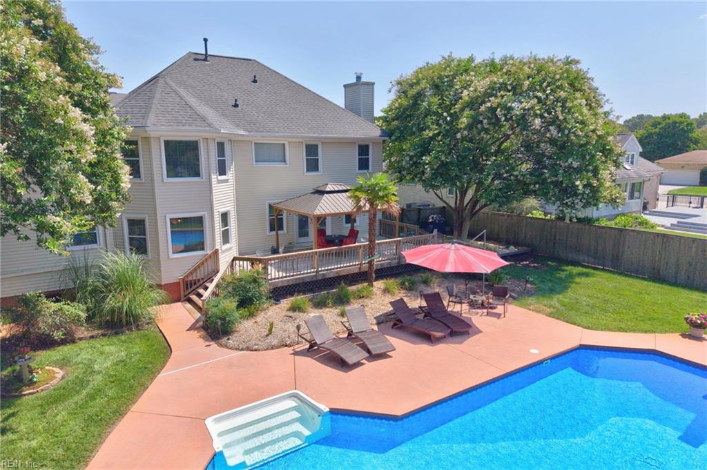 2501 Woods Hole CT
