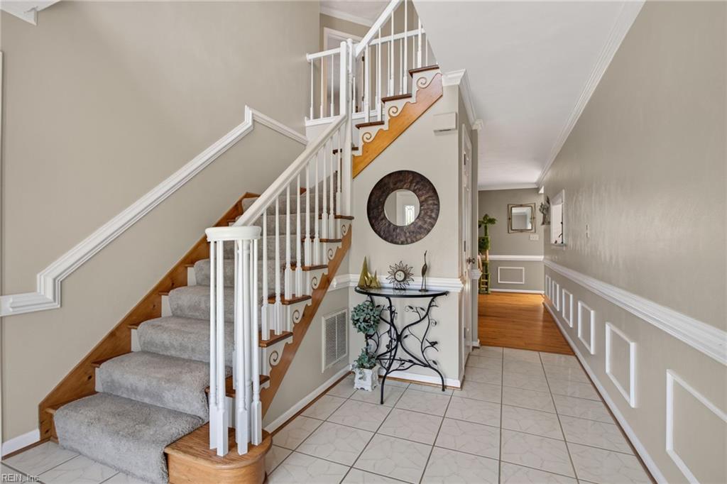 2501 Woods Hole CT