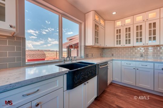 Kanab, Utah 84741, United States, 5 Bedrooms Bedrooms, ,3 BathroomsBathrooms,Residential,Pending,45227