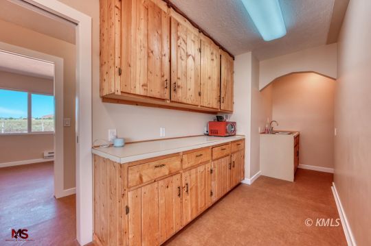 Kanab, Utah 84741, United States, 5 Bedrooms Bedrooms, ,3 BathroomsBathrooms,Residential,Pending,45227