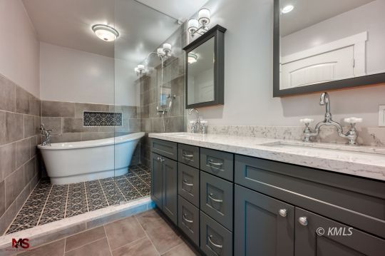 Kanab, Utah 84741, United States, 5 Bedrooms Bedrooms, ,3 BathroomsBathrooms,Residential,Pending,45227