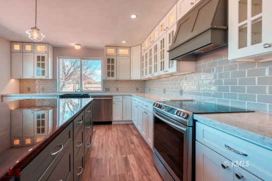 Kanab, Utah 84741, United States, 5 Bedrooms Bedrooms, ,3 BathroomsBathrooms,Residential,Pending,45227