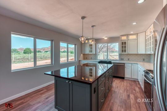 Kanab, Utah 84741, United States, 5 Bedrooms Bedrooms, ,3 BathroomsBathrooms,Residential,Pending,45227