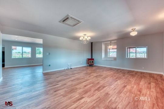 Kanab, Utah 84741, United States, 5 Bedrooms Bedrooms, ,3 BathroomsBathrooms,Residential,Pending,45227