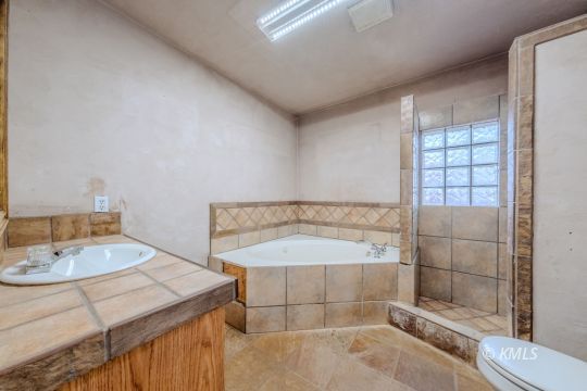 Kanab, Utah 84741, United States, 3 Bedrooms Bedrooms, ,1 BathroomBathrooms,Residential,Pending,17804