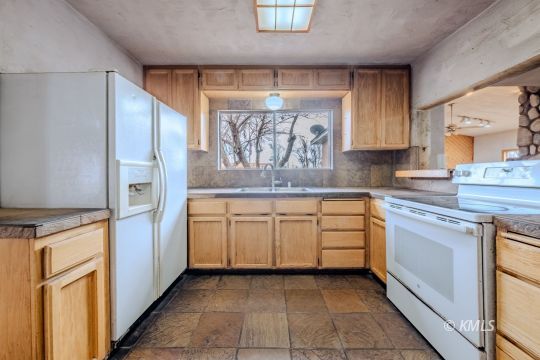 Kanab, Utah 84741, United States, 3 Bedrooms Bedrooms, ,1 BathroomBathrooms,Residential,Pending,17804