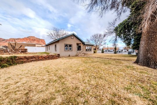 Kanab, Utah 84741, United States, 3 Bedrooms Bedrooms, ,1 BathroomBathrooms,Residential,Pending,17804