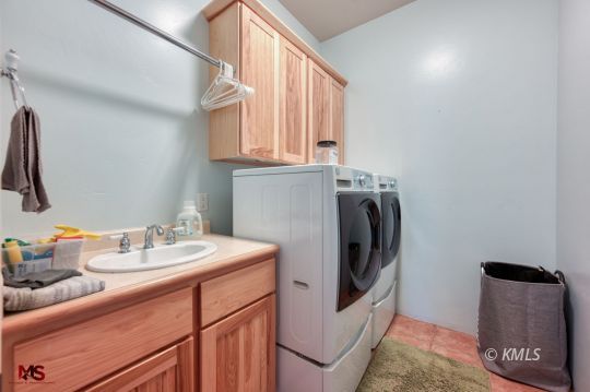 Kanab, Utah 84741, United States, 3 Bedrooms Bedrooms, ,2 BathroomsBathrooms,Residential,Active,42735