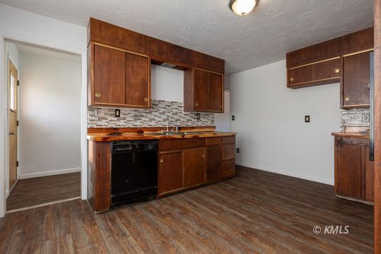 Glendale, Utah 84729, United States, 3 Bedrooms Bedrooms, ,2 BathroomsBathrooms,Residential,Pending,23635