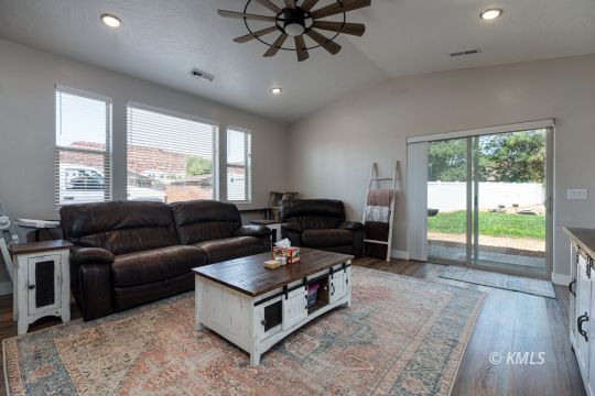 Kanab, Utah 84741, United States, 3 Bedrooms Bedrooms, ,2 BathroomsBathrooms,Residential,Active,164410