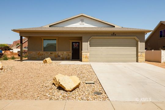 Kanab, Utah 84741, United States, 3 Bedrooms Bedrooms, ,2 BathroomsBathrooms,Residential,Active,164410