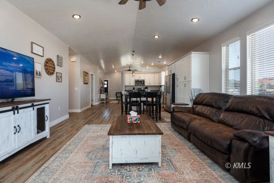 Kanab, Utah 84741, United States, 3 Bedrooms Bedrooms, ,2 BathroomsBathrooms,Residential,Active,164410