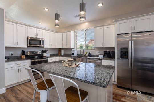 Kanab, Utah 84741, United States, 3 Bedrooms Bedrooms, ,2 BathroomsBathrooms,Residential,Active,164410