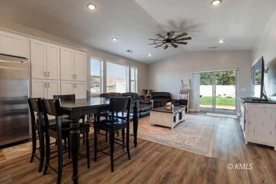 Kanab, Utah 84741, United States, 3 Bedrooms Bedrooms, ,2 BathroomsBathrooms,Residential,Active,164410