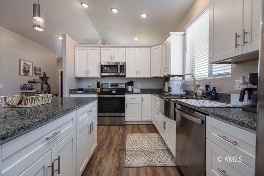 Kanab, Utah 84741, United States, 3 Bedrooms Bedrooms, ,2 BathroomsBathrooms,Residential,Active,164410