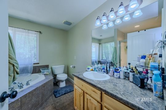 Mt. Carmel, Utah 84755, United States, 4 Bedrooms Bedrooms, ,3 BathroomsBathrooms,Residential,Pending,165443