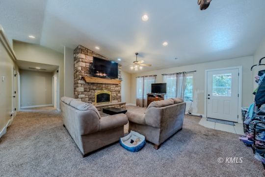 Mt. Carmel, Utah 84755, United States, 4 Bedrooms Bedrooms, ,3 BathroomsBathrooms,Residential,Pending,165443