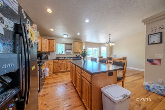 Mt. Carmel, Utah 84755, United States, 4 Bedrooms Bedrooms, ,3 BathroomsBathrooms,Residential,Pending,165443