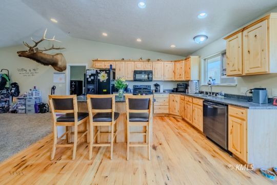 Mt. Carmel, Utah 84755, United States, 4 Bedrooms Bedrooms, ,3 BathroomsBathrooms,Residential,Pending,165443