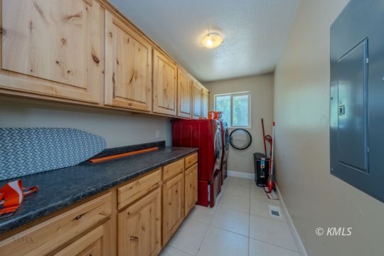 Mt. Carmel, Utah 84755, United States, 4 Bedrooms Bedrooms, ,3 BathroomsBathrooms,Residential,Pending,165443