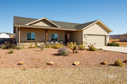 Kanab, Utah 84741, United States, 3 Bedrooms Bedrooms, ,2 BathroomsBathrooms,Residential,Active,222189