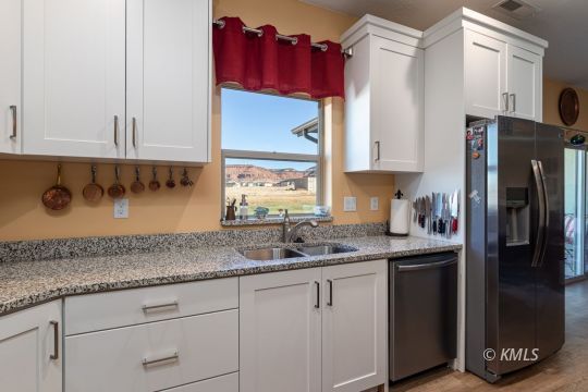 Kanab, Utah 84741, United States, 3 Bedrooms Bedrooms, ,2 BathroomsBathrooms,Residential,Active,222189