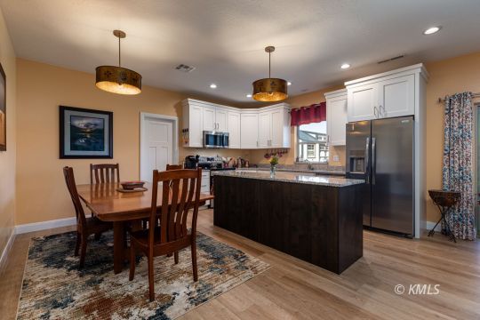 Kanab, Utah 84741, United States, 3 Bedrooms Bedrooms, ,2 BathroomsBathrooms,Residential,Active,222189