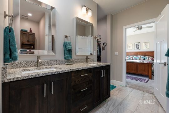 Kanab, Utah 84741, United States, 3 Bedrooms Bedrooms, ,2 BathroomsBathrooms,Residential,Active,222189