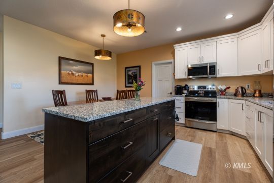 Kanab, Utah 84741, United States, 3 Bedrooms Bedrooms, ,2 BathroomsBathrooms,Residential,Active,222189