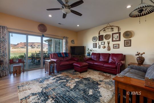 Kanab, Utah 84741, United States, 3 Bedrooms Bedrooms, ,2 BathroomsBathrooms,Residential,Active,222189