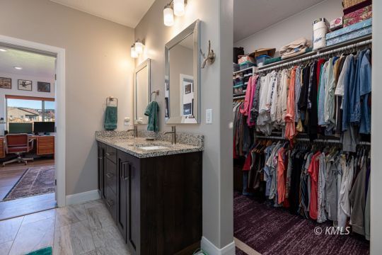 Kanab, Utah 84741, United States, 3 Bedrooms Bedrooms, ,2 BathroomsBathrooms,Residential,Active,222189