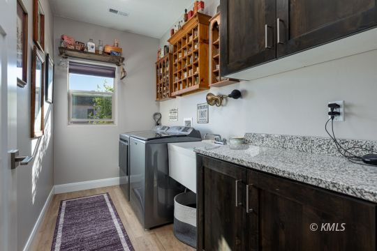 Kanab, Utah 84741, United States, 3 Bedrooms Bedrooms, ,2 BathroomsBathrooms,Residential,Active,222189