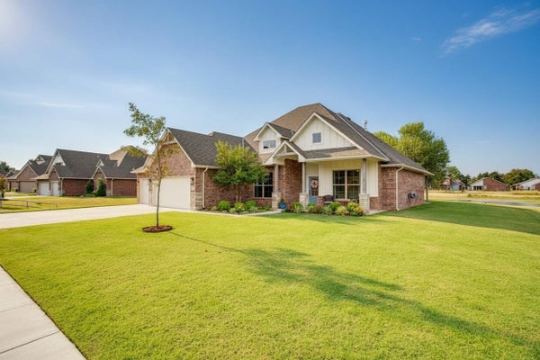 4823 SAWGRASS LN, ENID, OK 73703 - Image 4af7b14ca12563151b7b285aa43380bc/1620460442